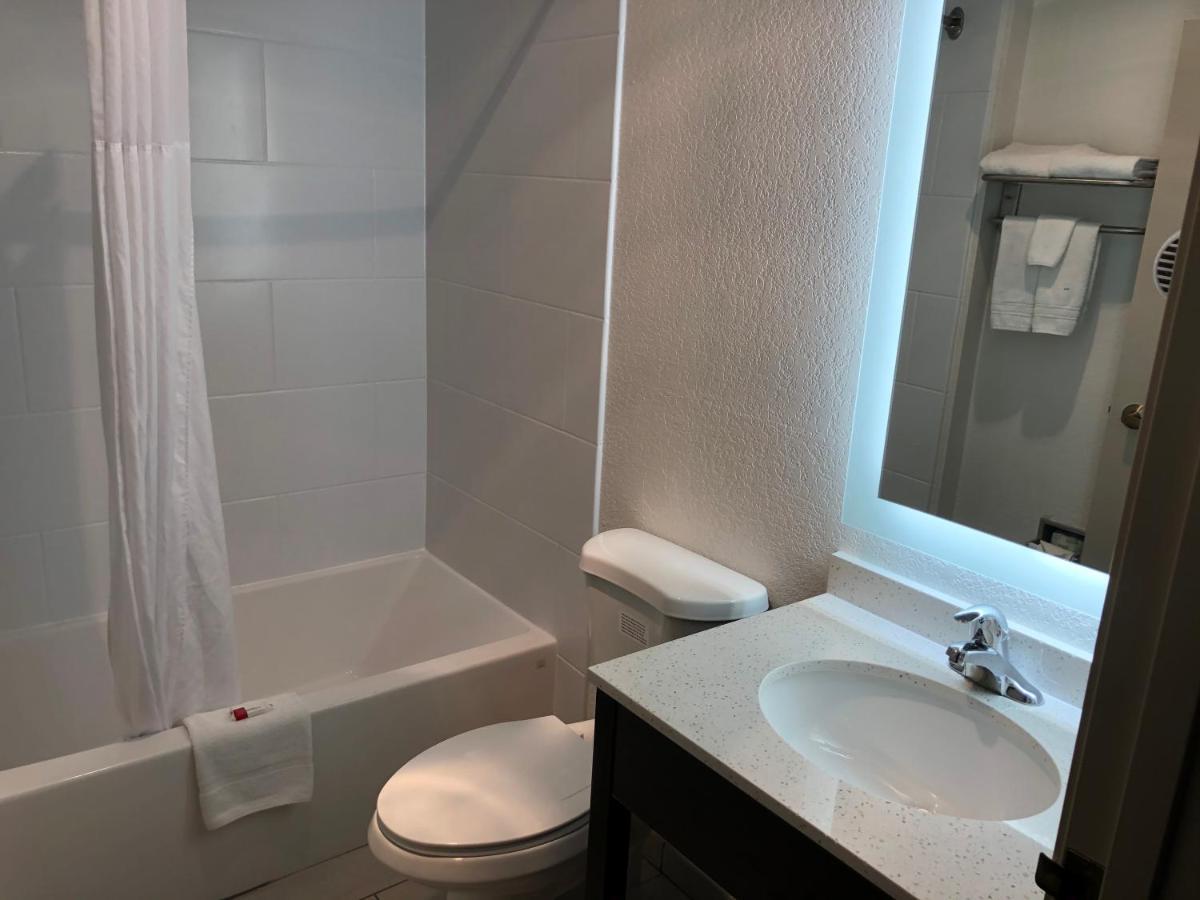 Red Lion Inn & Suites Елк Гроув Вилидж Екстериор снимка