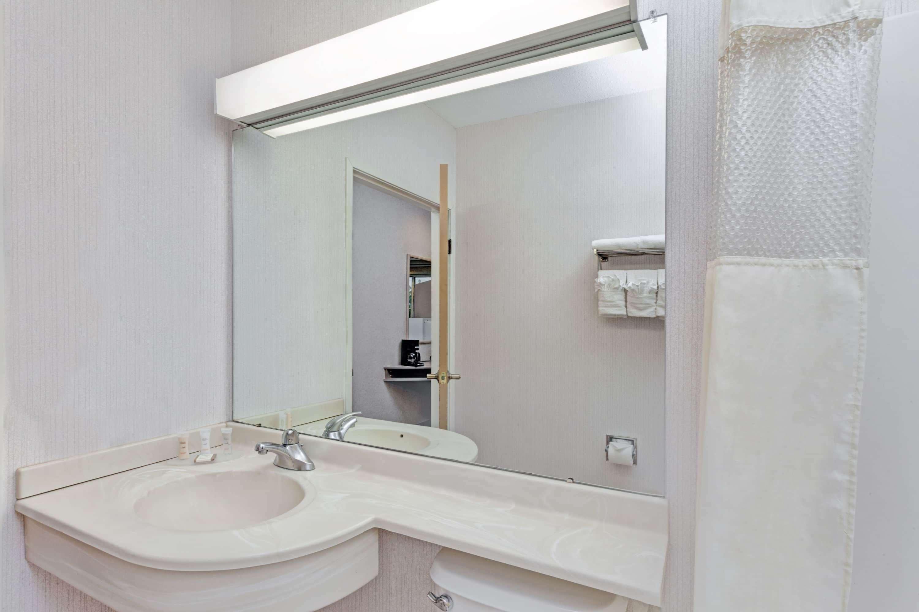 Red Lion Inn & Suites Елк Гроув Вилидж Екстериор снимка